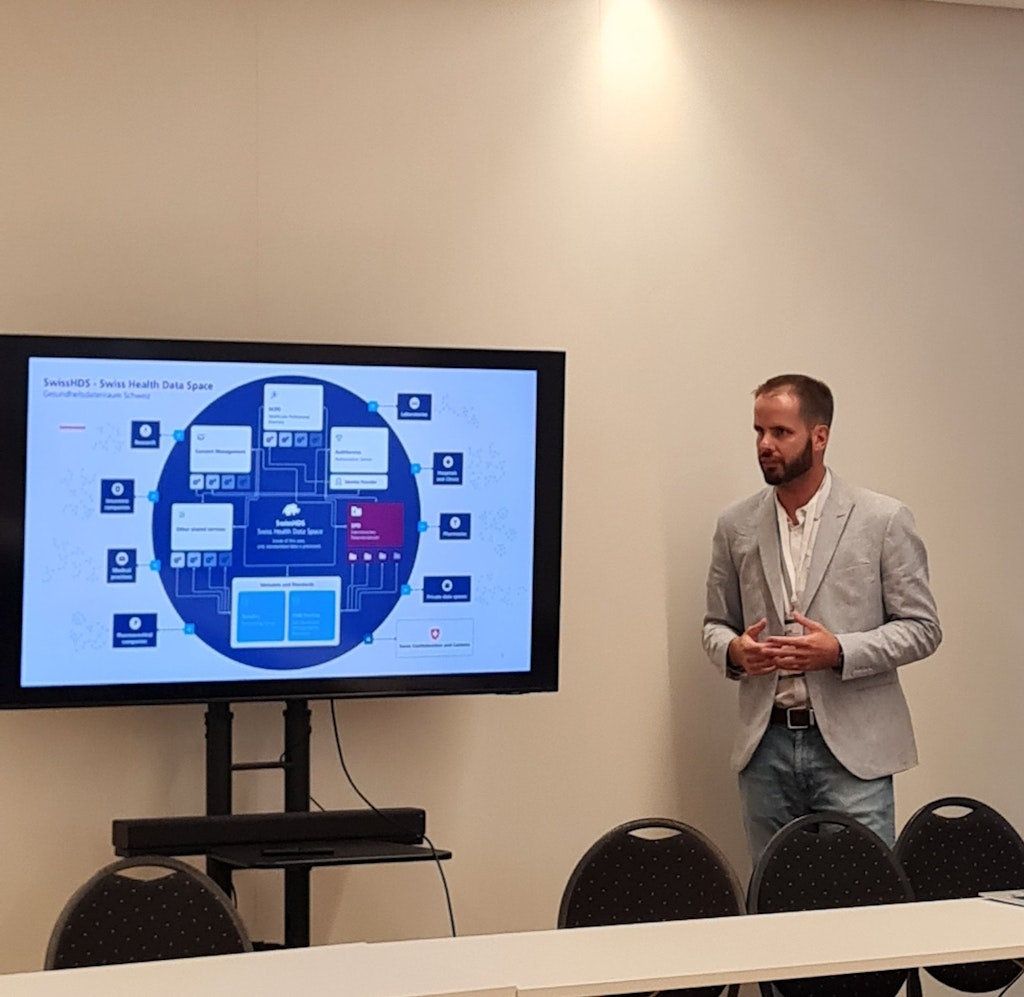 Patrick Hirschi bei seiner Präsentation zum SwissHDS-Projekt von DigiSanté.