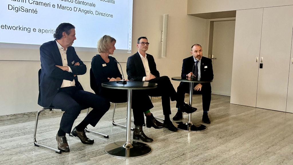 Table ronde finale. De gauche à droite : Marco d'Angelo et Katrin Crameri (direction DigiSanté), Raffaele de Rosa (conseiller d'État et directeur du DSS), Giorgio Merlani (médecin cantonal).