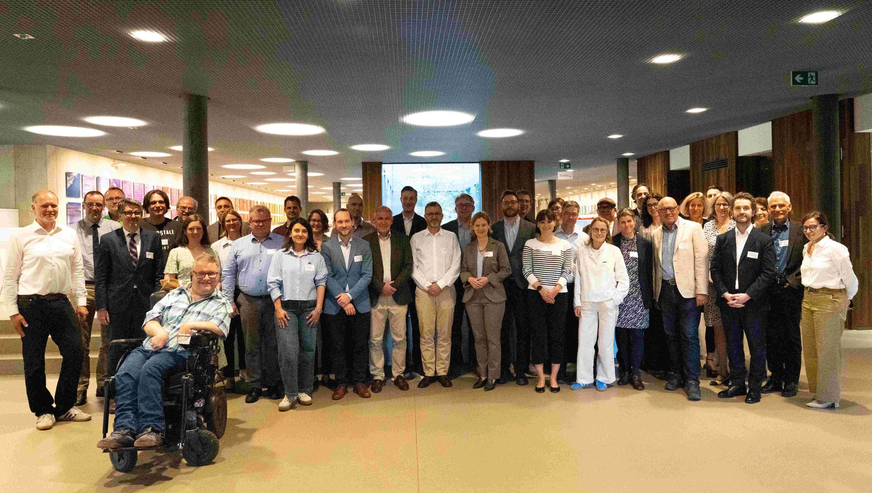 Foto di gruppo del primo comitato di settore